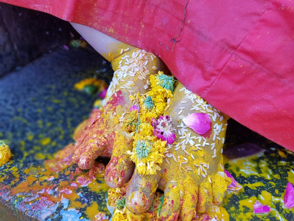 Guru Pada Pooja on the lotus feet of Sri Swamiji at the bank of the Kshipra River